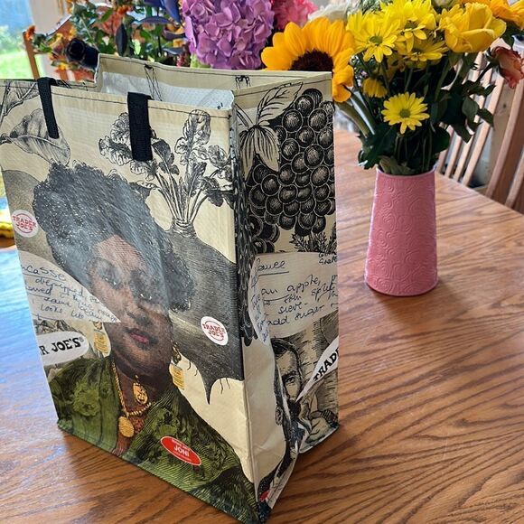 Trader Joe’s Plastic Reusable Shopping Tote Bag 6 Gallon Collectible Corn - Picture 2 of 15